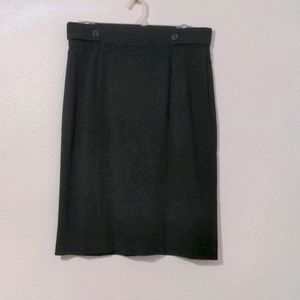 Ladies skirt, black, sz10, hits below knee,